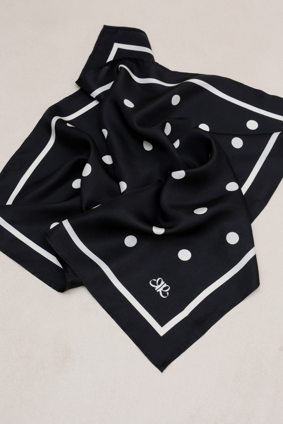 Le Louis - Licorice Dots