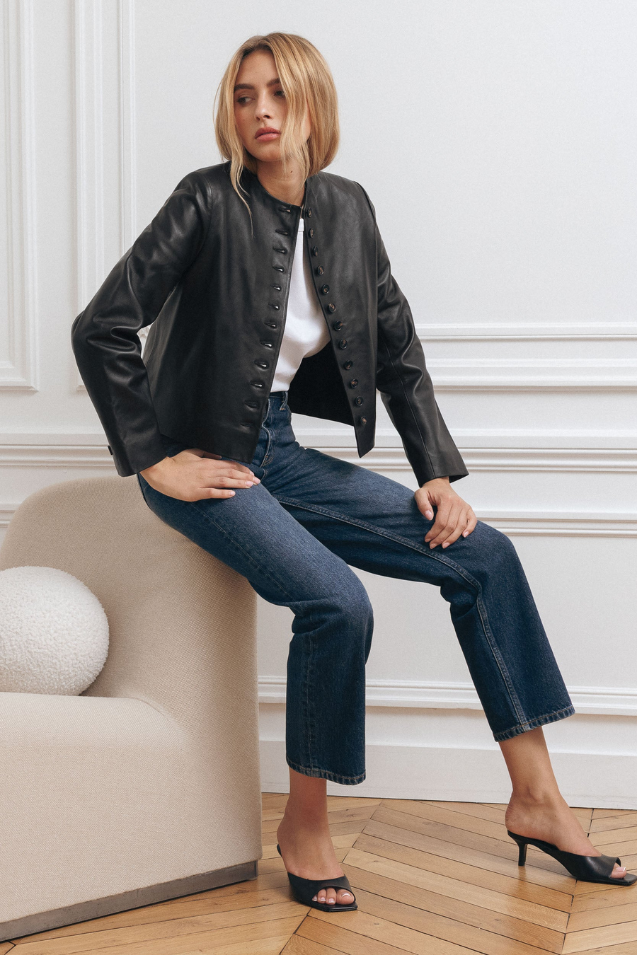 Le Daphne * - Licorice Leather
