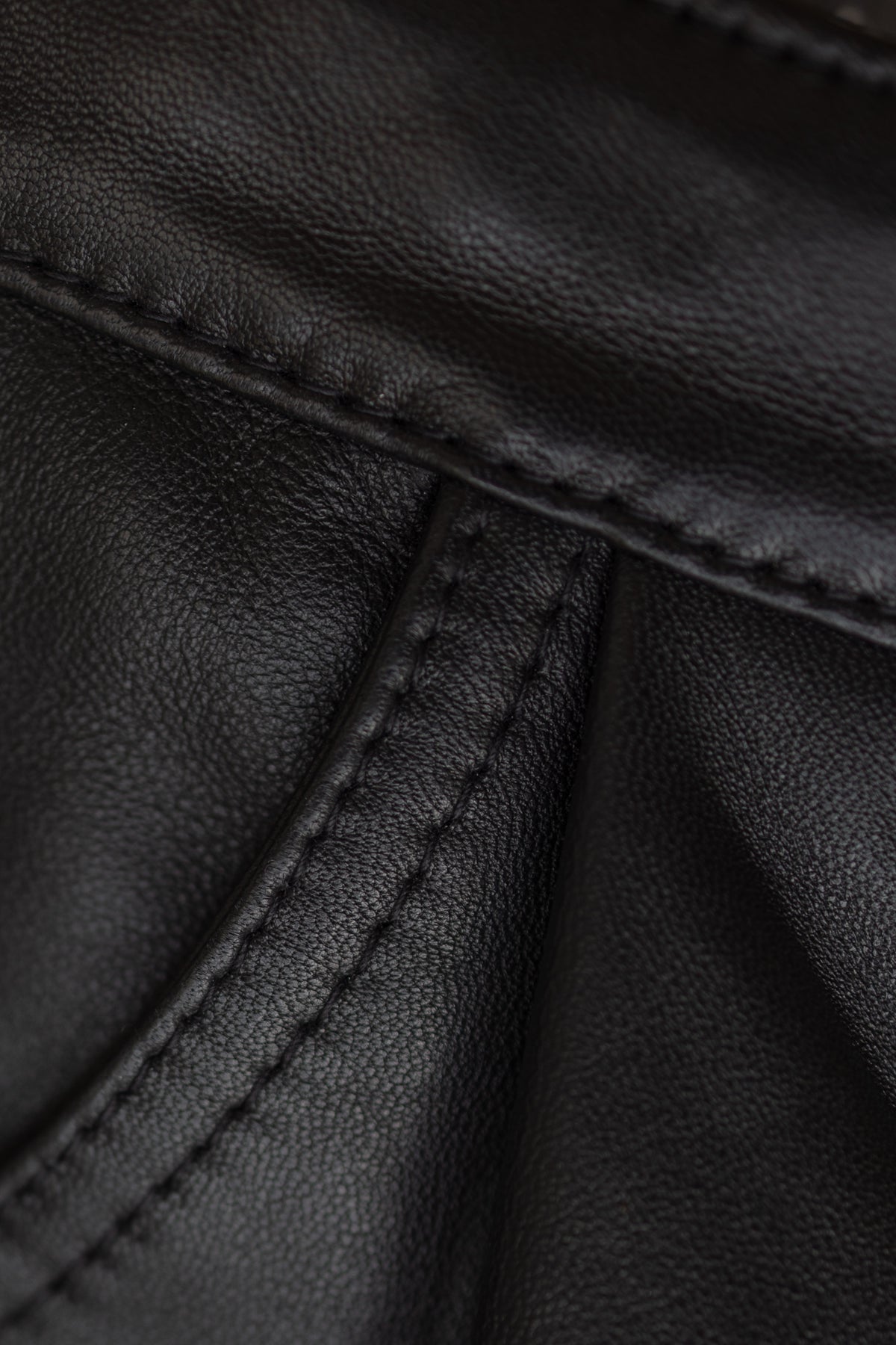 Le Gru - Licorice Leather