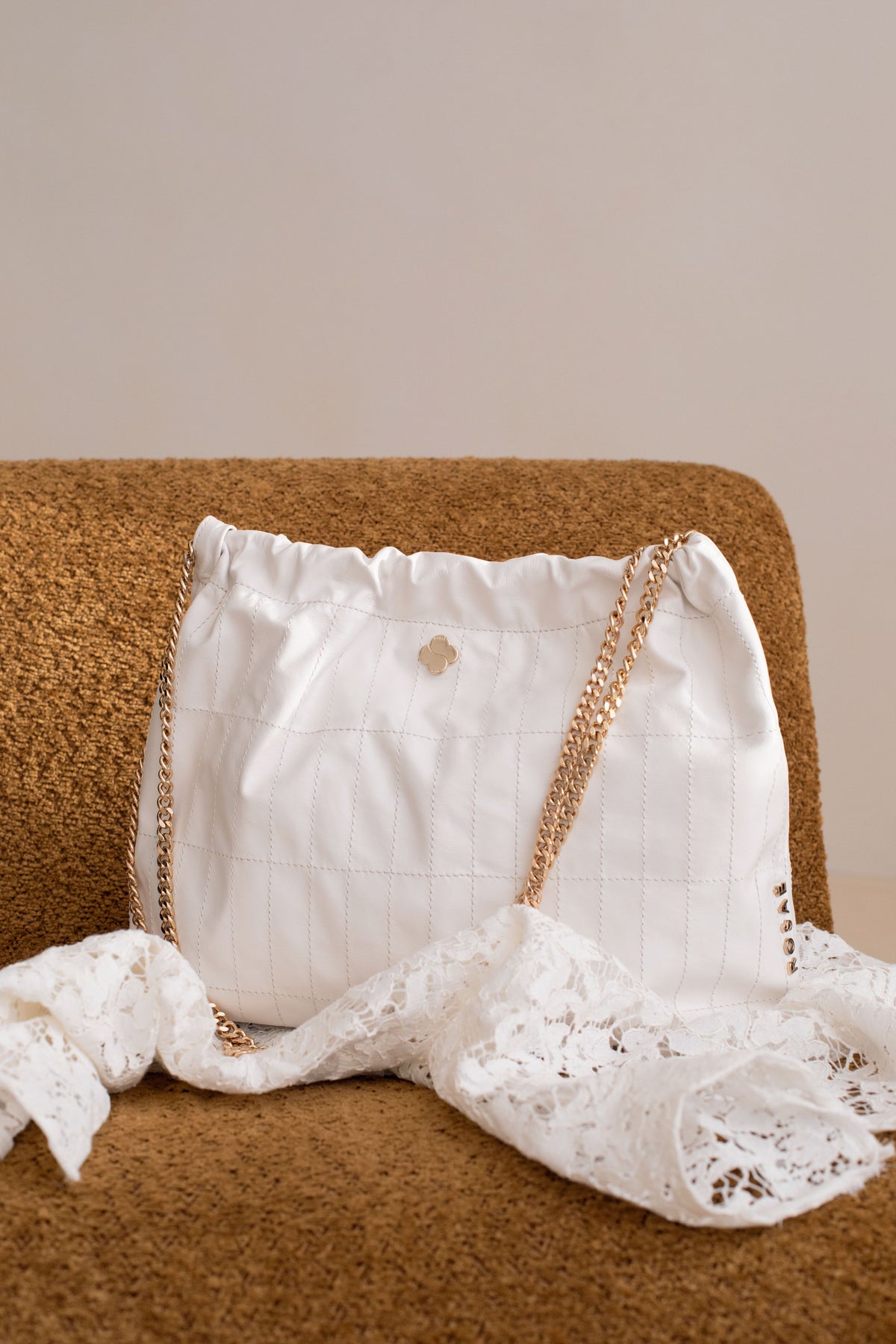Le Louis - Dentelle Chantilly